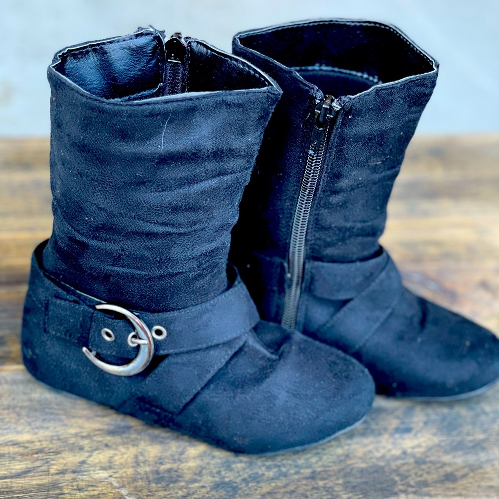 BLUE suede boots in Black